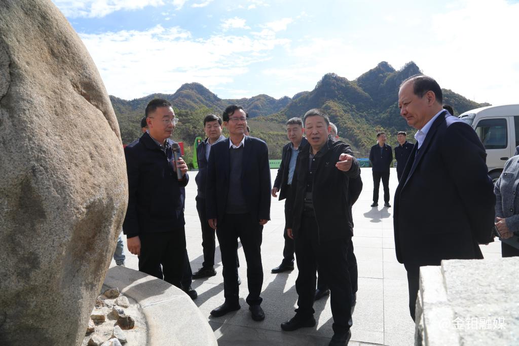 20241025-陜西省人大常委會(huì)深入礦山分公司開(kāi)展《陜西省秦嶺生態(tài)環(huán)境保護(hù)條例》貫徹實(shí)施情況進(jìn)行執(zhí)法檢查 (3).JPG