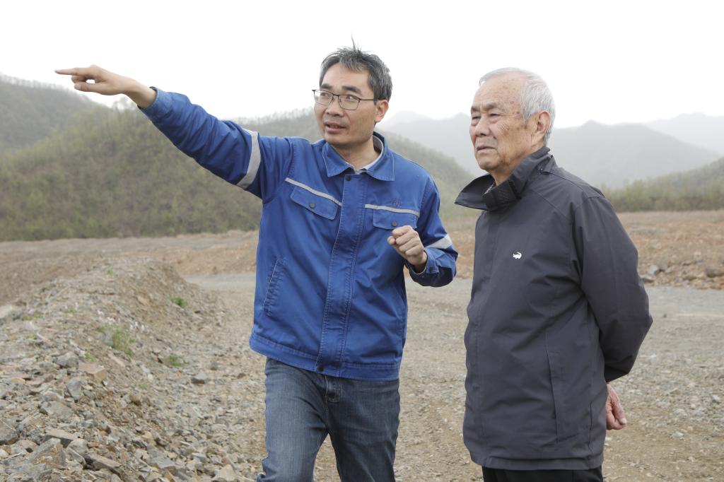 20250411-金鉬汝陽開展露天爆破技術(shù)專題培訓(xùn)照片 (2).JPG