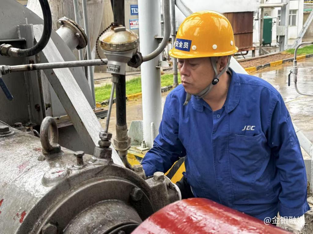 20250522-金鉬股份化學分公司生產一區(qū)檢修班組,處理閥門故障 (2).jpg 20250522-金鉬股份化學分公司生產一區(qū)檢修班組,處理閥門故障 (2).jpg
