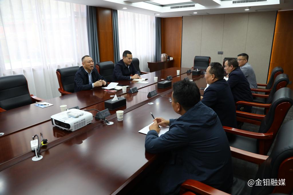 20241025-趙黎明赴金堆礦區(qū)考察調(diào)研尾礦庫環(huán)境保護(hù)工作 (3).JPG