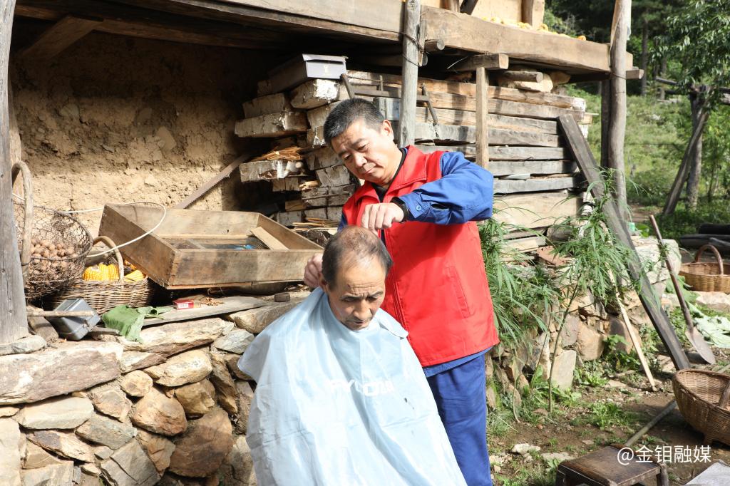 20230801-駐村辦實(shí)事 錦旗表謝意 (5).JPG