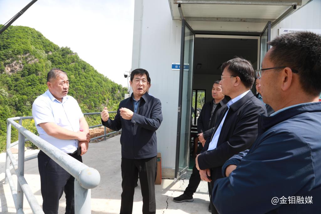 20240502-國家礦山安全監(jiān)察局陜西局副局長申旭平一行到礦山分公司檢查指導(dǎo)工作 (2).JPG