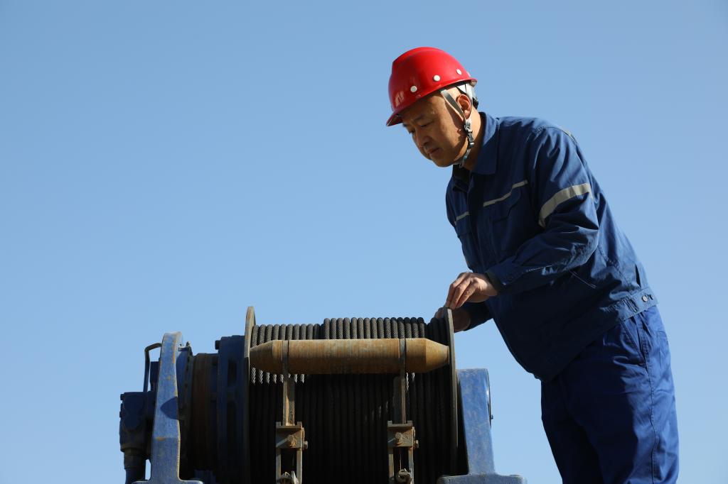 20250317-李軍德:吊車生涯的堅(jiān)守與擔(dān)當(dāng) (2).JPG