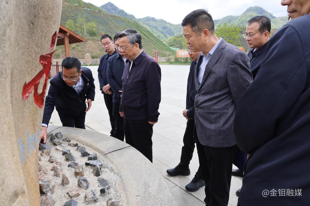 20230512-陜西省第三大氣污染治理專項(xiàng)督察組來(lái)礦山分公司督導(dǎo)檢查大氣污染治理工作 (2).JPG