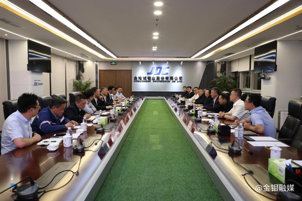 20241008-西安高新區(qū)黨工委副書記、管委會主任陳輝一行到金鉬股份調(diào)研座談 (2).jpg