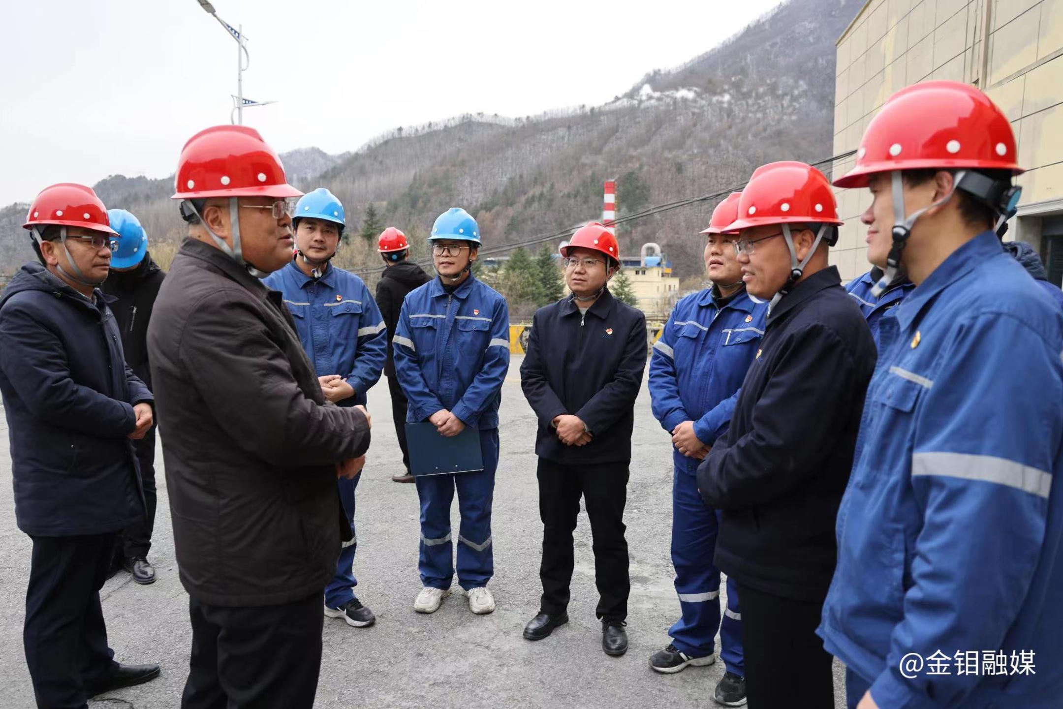 20221206-柳曉峰與青年干部親切交談1.jpg 20221206-柳曉峰與青年干部親切交談1.jpg