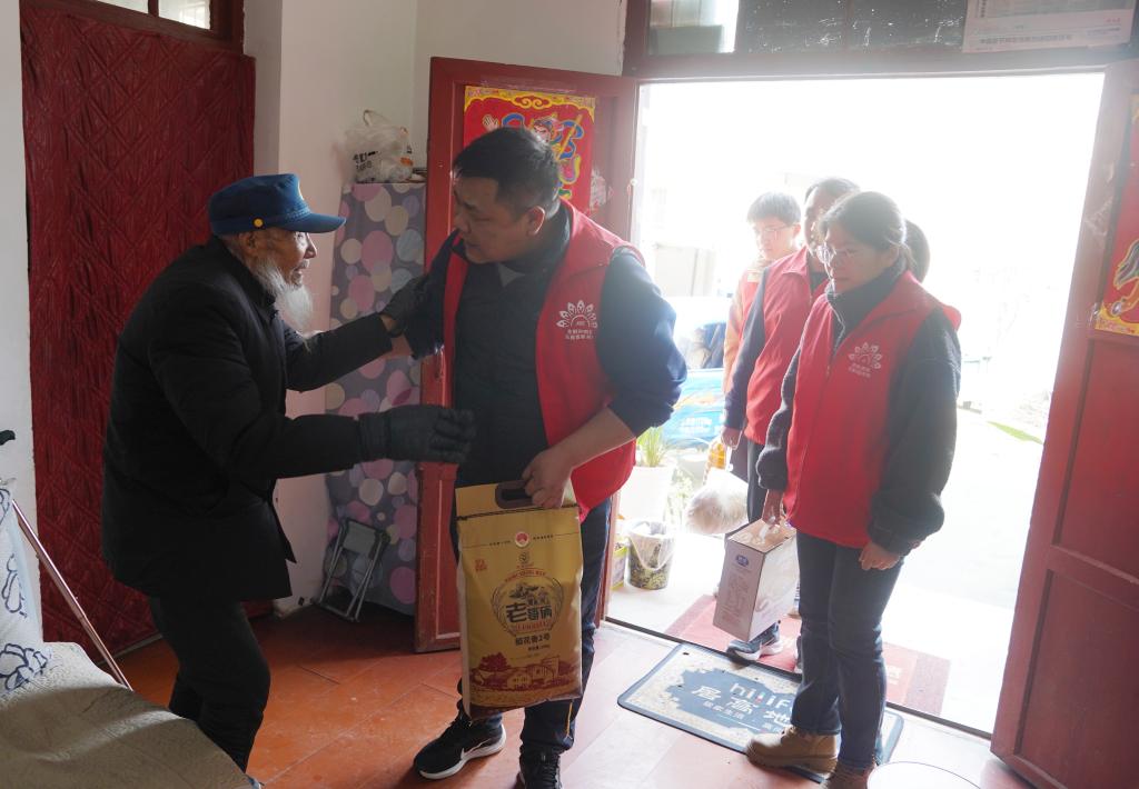 20250319-五洲礦業(yè)王力榮獲“陜西省最美志愿者” (1).jpg 20250319-五洲礦業(yè)王力榮獲“陜西省最美志愿者” (1).jpg